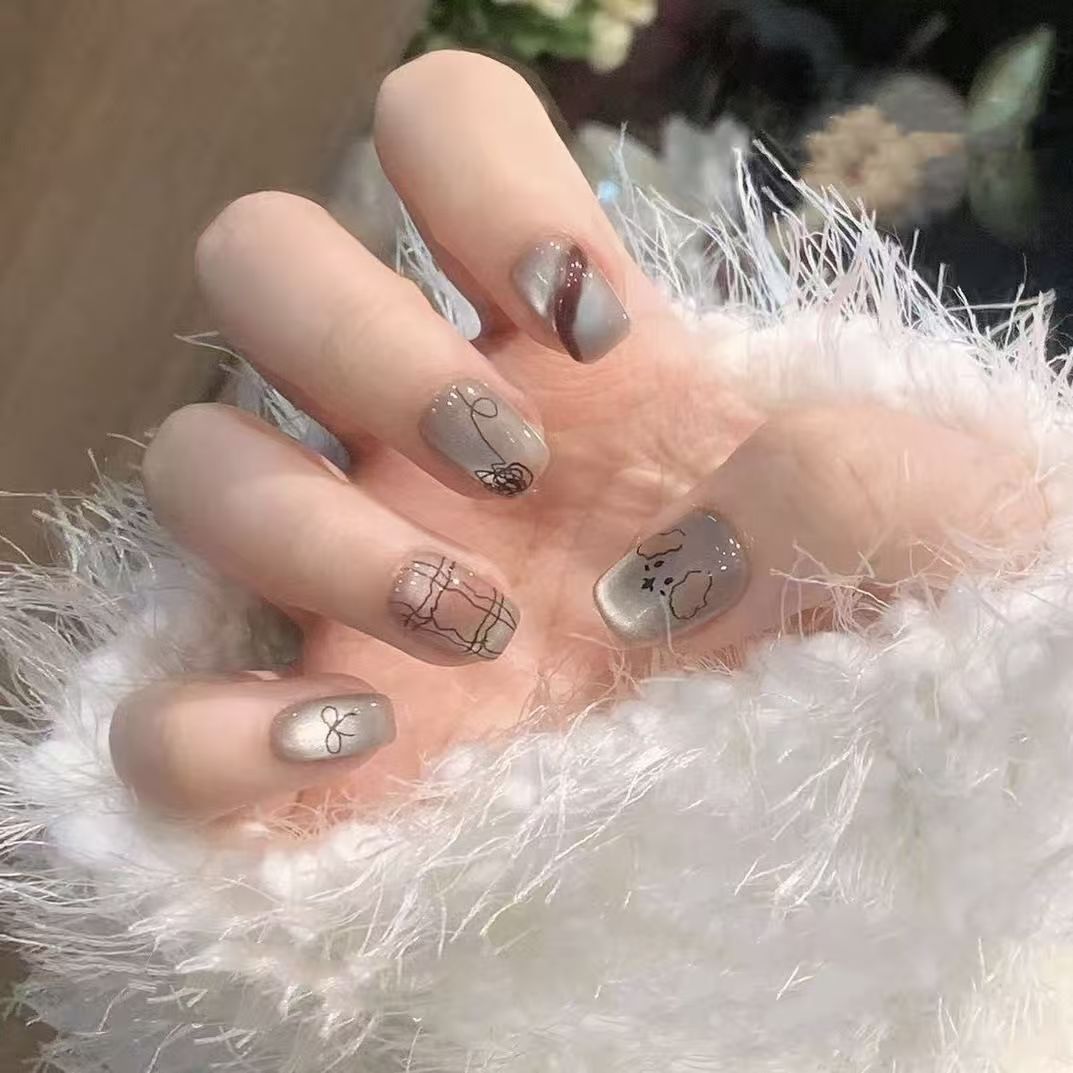 Stylische mit Schleifen verzierten Press-On Nägel Brehn