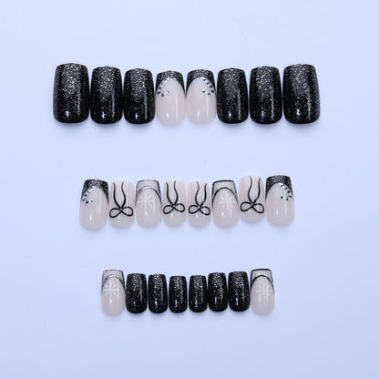 Festliche, mit Strass verzierten Press-On-Nail-Art