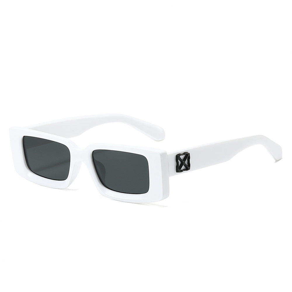 Übergroße geometrische Sonnenbrille mit dekorativen Metallakzenten Brehn