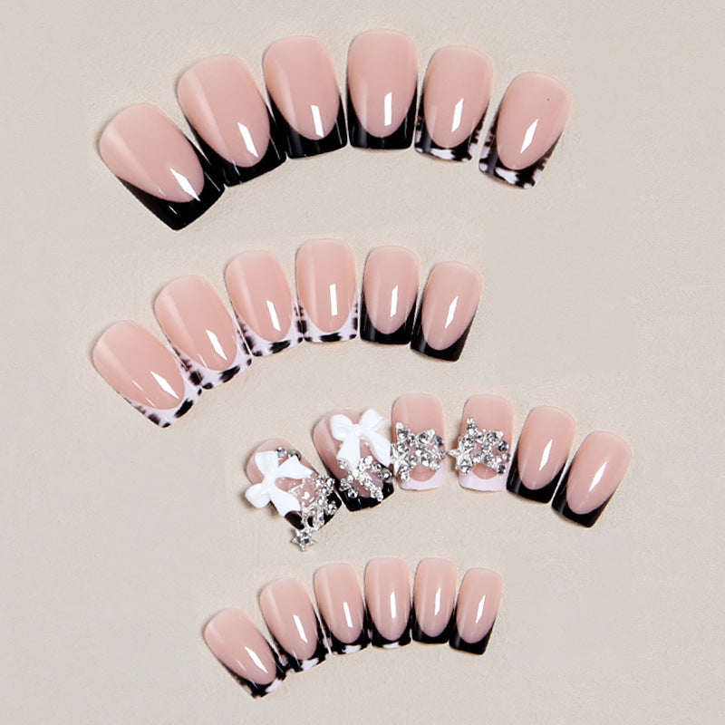 Glamouröses Nägel-Set Brehn