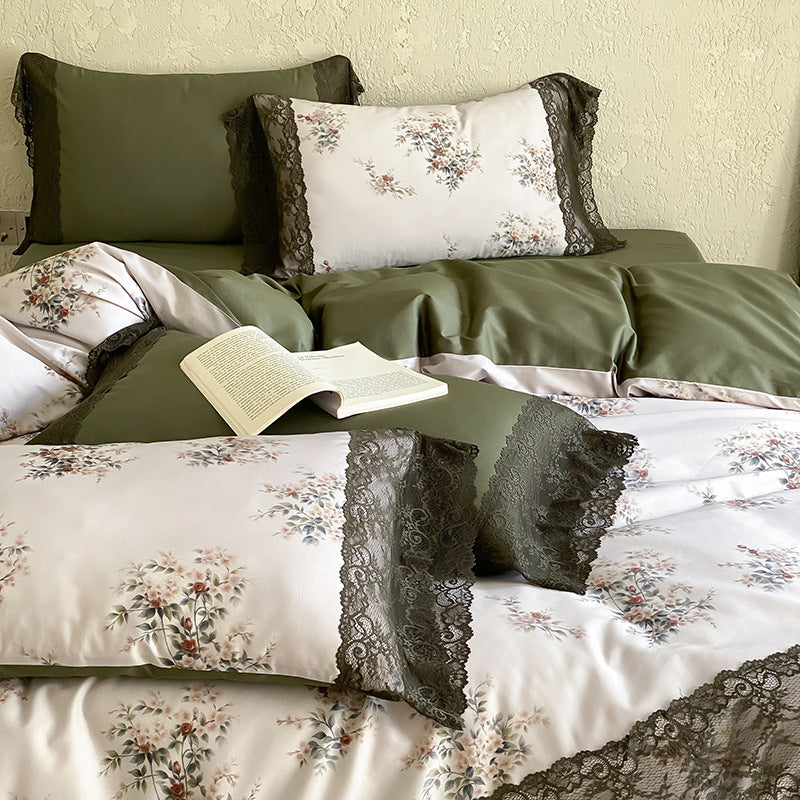 Satin-Bettwäschegarnitur mit floralem Print und zarter Spitzenbordüre