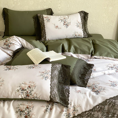 Satin-Bettwäschegarnitur mit floralem Print und zarter Spitzenbordüre