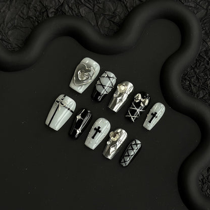 Künstlerisches Press-On-Nagelset mit einzigartigem gotischem und dekorativem Design