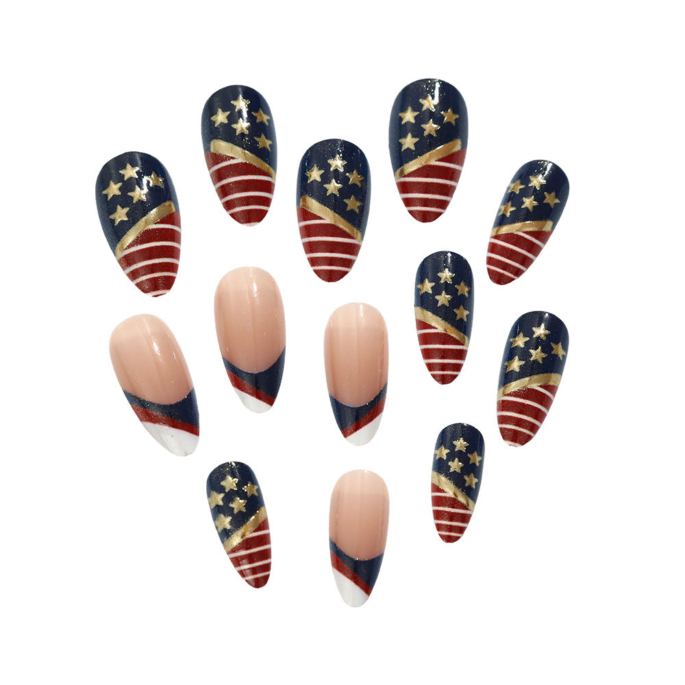 Kunstvolle Nagelspitzen im patriotischen Design Brehn
