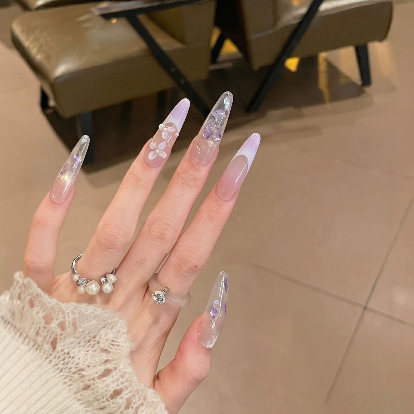 Blumen-inspiriertes Stiletto Press-On Nageldesign Brehn