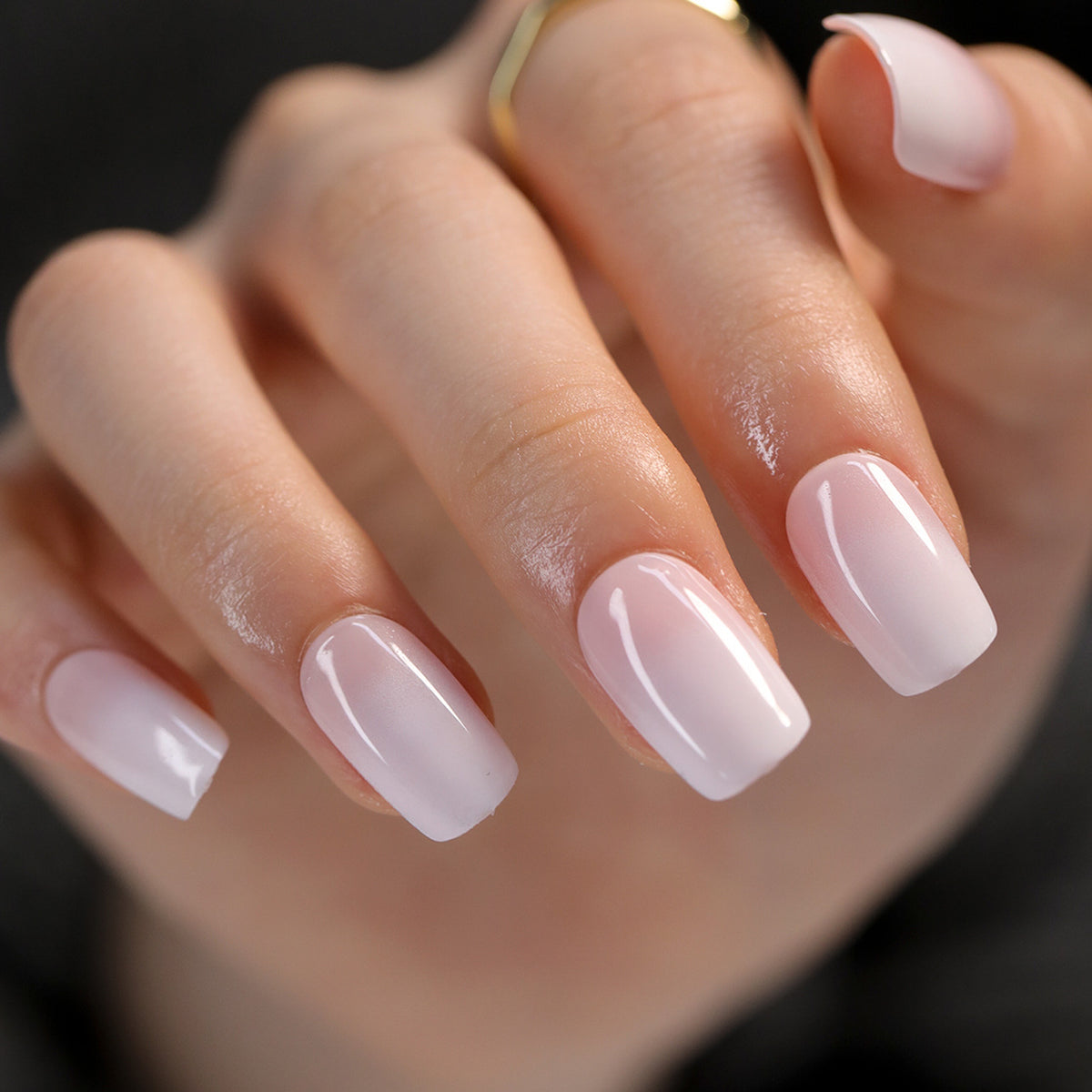 Kunstvolle Nagelverlängerungen mit elegantem Farbverlauf Brehn