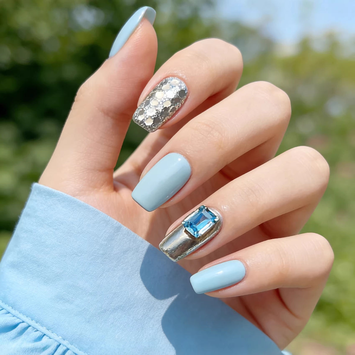 Dekorativer, mit Edelsteinen verziérter Press-On-Nagelsatz