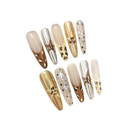 Künstlerisches Press-On-Nageldesign-Set mit metallischen und Glitzerakzenten