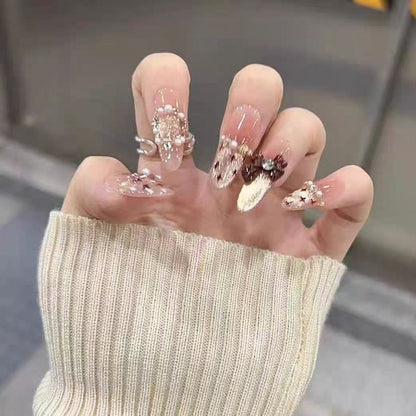 Elegante Druck-Nagelkunst mit künstlerischem French-Tip-Design Brehn