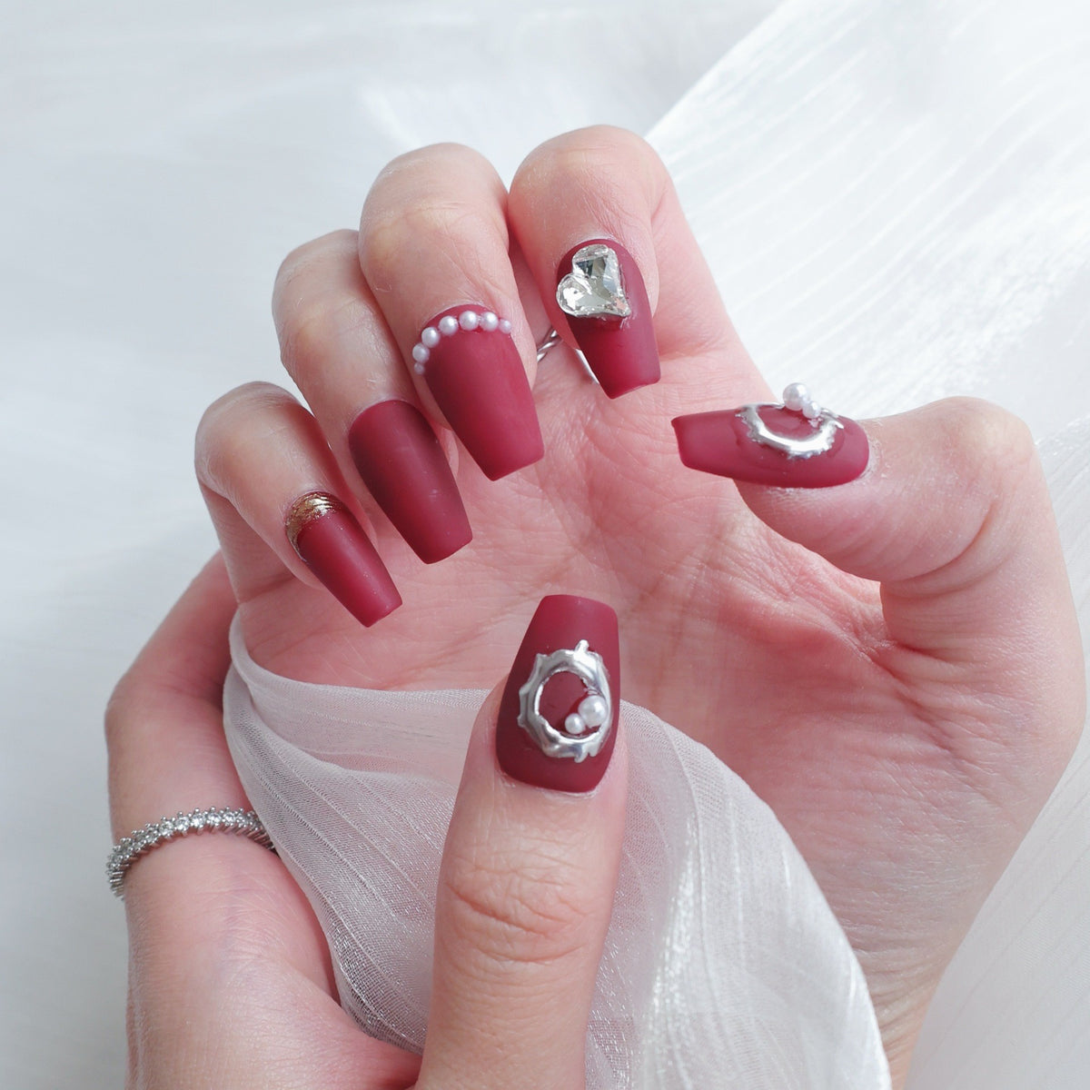 Dekoratives Mattes Press-On Nagelkunst Set