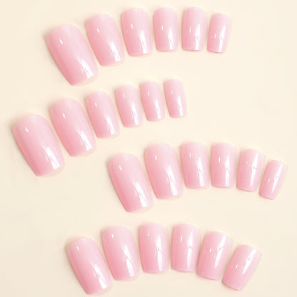 Kunstnagelset mit elegantem und natürlichem Finish Brehn