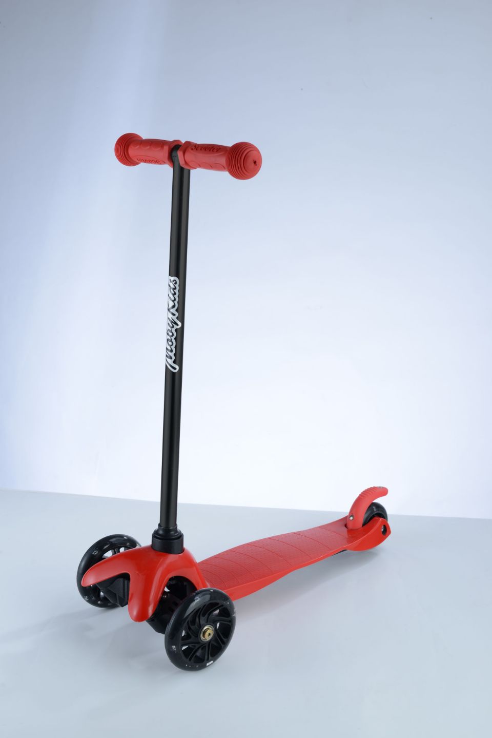 Smooth-Riding Lean-to-Steer Kickboard Scooter Brehn
