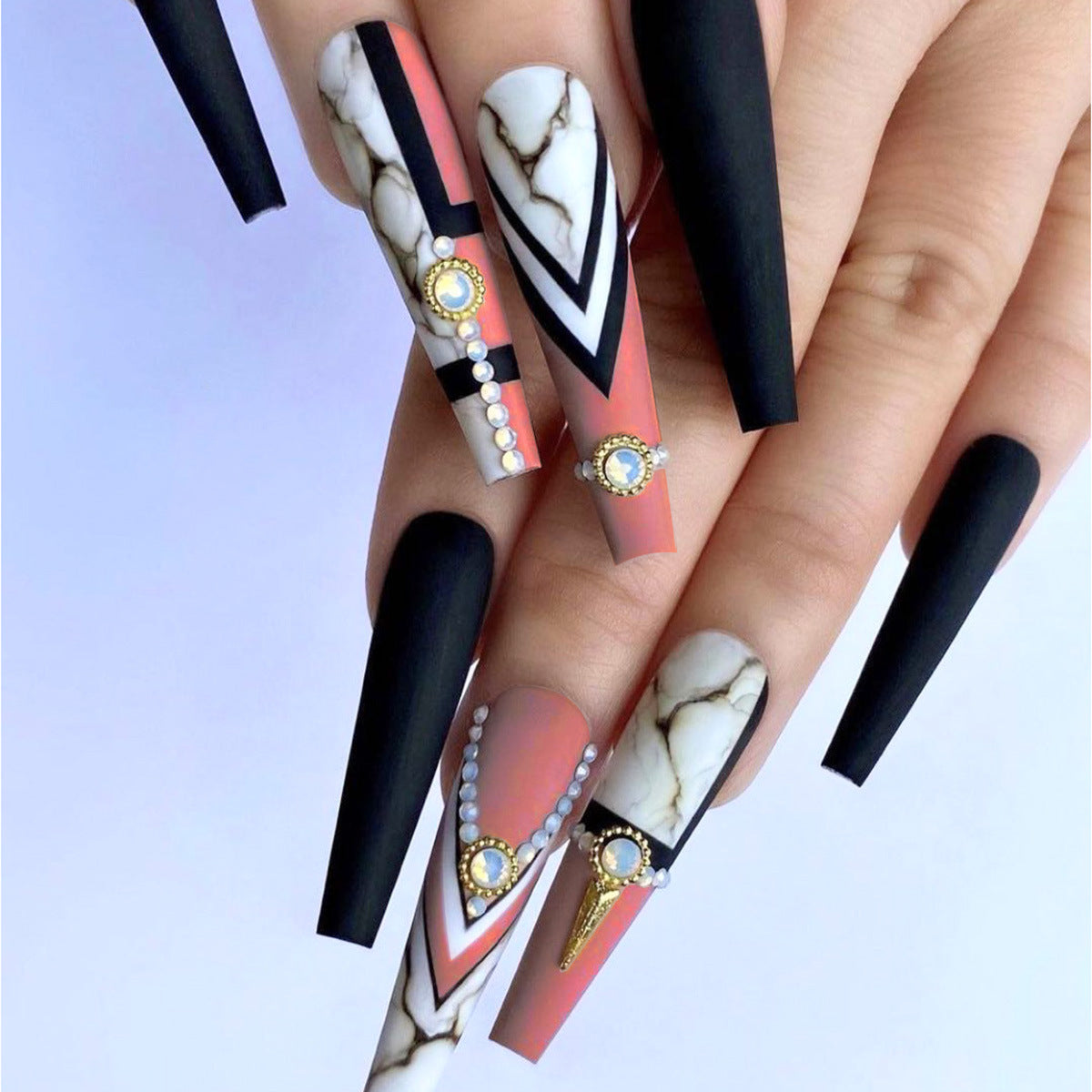 Glamouröse von Marmor inspirierte Stiletto-Nagelkunst Brehn
