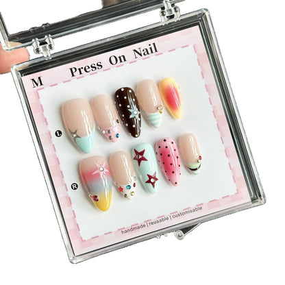 Künstlerisches Press-On Nail Art Set mit anpassbarem Design