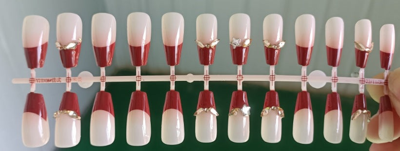 Elegante Nagelkunst mit Glanzfinish Brehn
