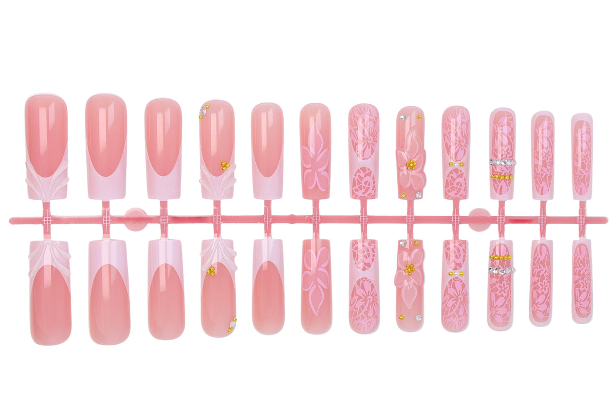 Kunstnagelset mit floralen Designs und funkelnden Akzenten Brehn