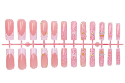 Kunstnagelset mit floralen Designs und funkelnden Akzenten Brehn