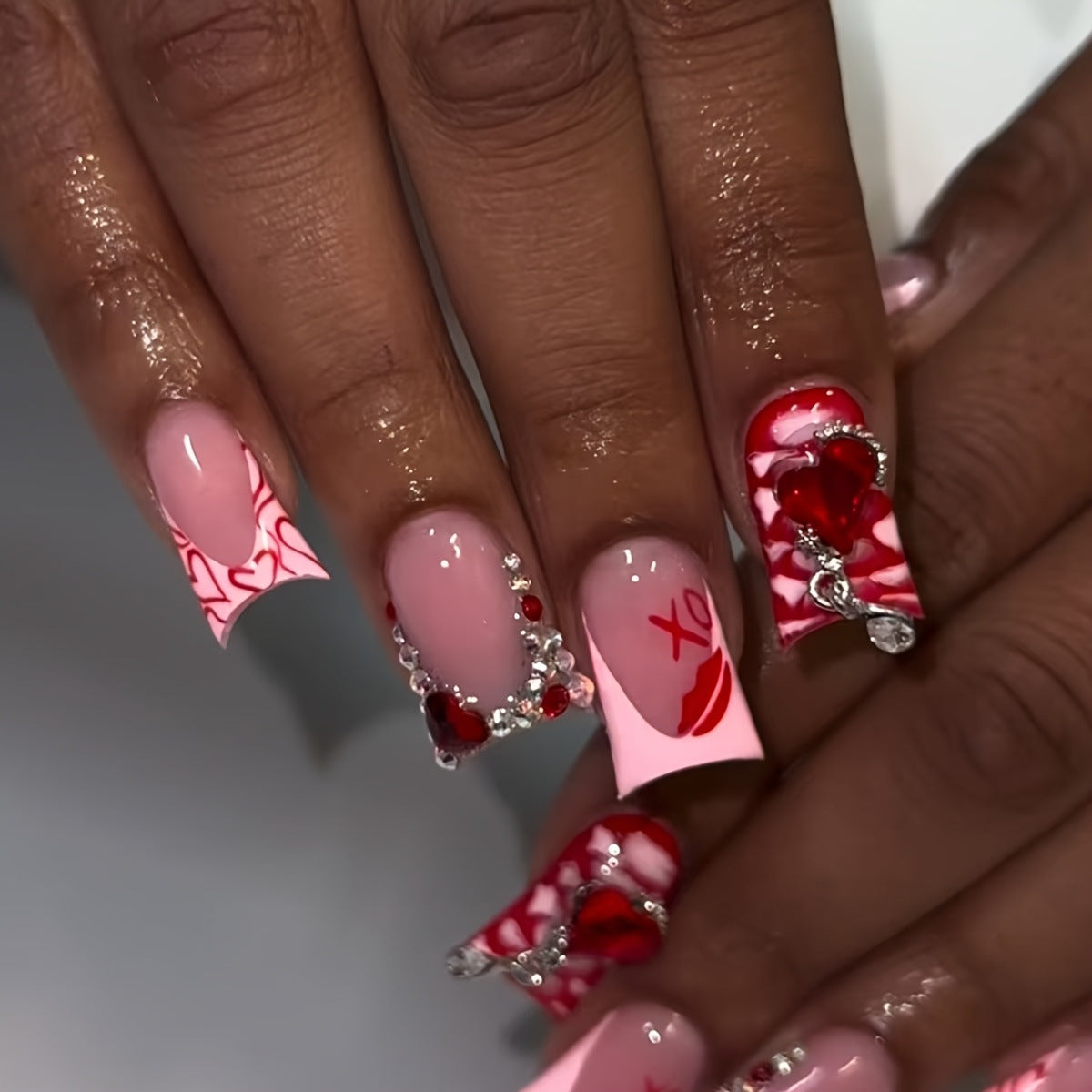 Romantisches Herz-Themen Press-On Nagelkunst Set Brehn