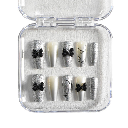 Glitzerndes Schleifen-Akzent Press-On Nagelset Brehn