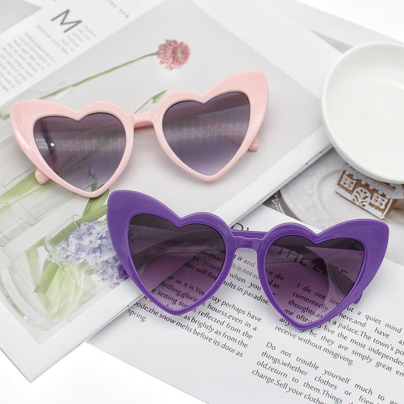 Damen Herzförmige Sonnenbrille mit glitzerndem Rahmen Brehn