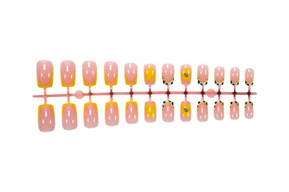 Kunstnagelset mit fröhlichen Blumen- und Tiermotiven Brehn