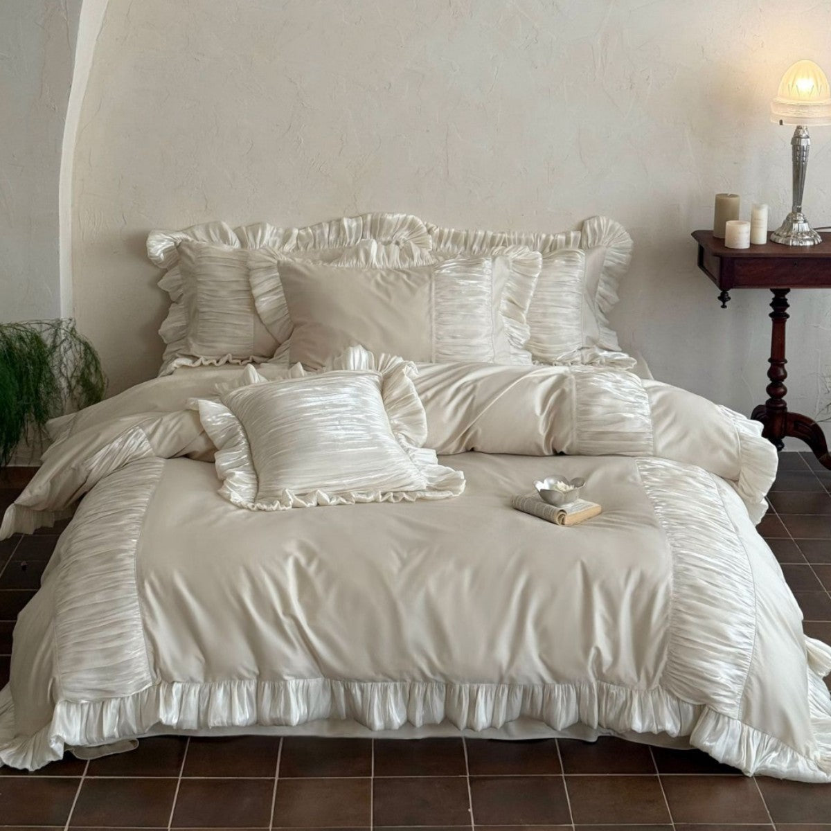 Romantisches Satin-Bettwäsche-Set mit Rüschen und plissierten Einsätzen