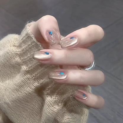 Glitzernde Nagelkunstverlängerungen