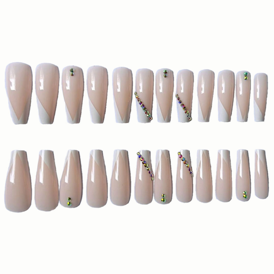 Elegantes Stiletto-Nagelkunst-Kit mit Strass-Akzenten