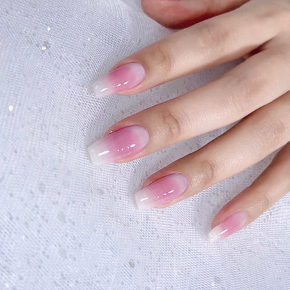 Kunstvolle Nagelverlängerungen mit zartem Ombre-Effekt Brehn