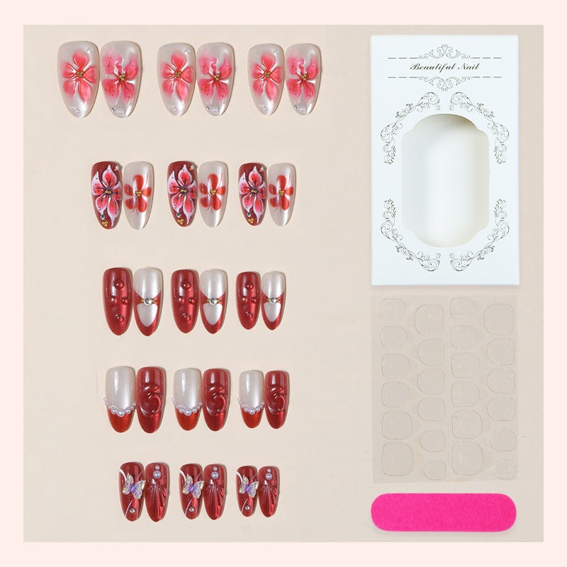 Kunstnagelset mit floralen Designs und glamourösen Akzenten Brehn