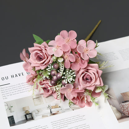 Elegante Blumenarrangement für die Wohnkultur Präsentation