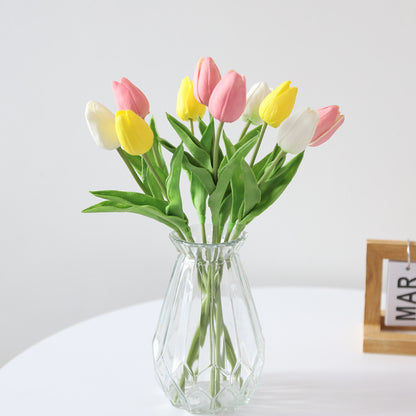 Künstlicher dekorativer Tulpenstrauß