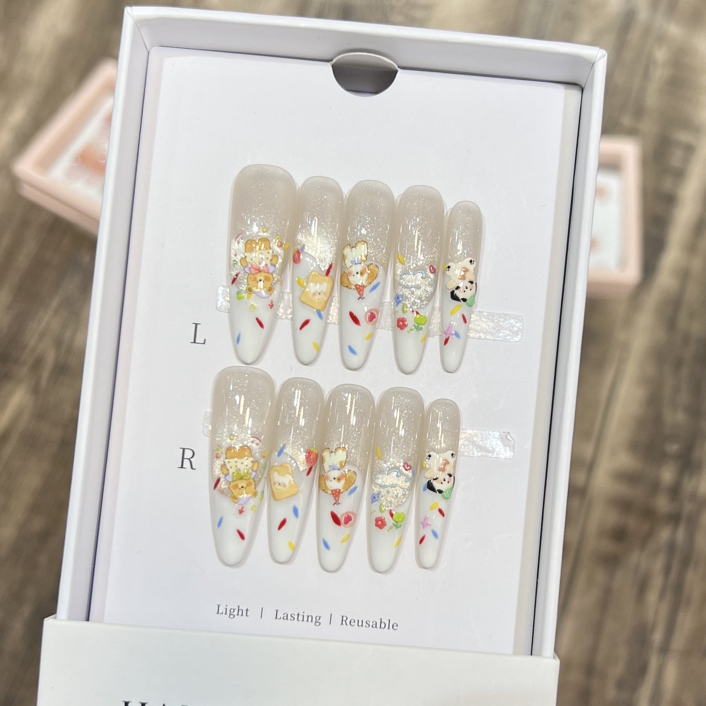 Dekoratives Press-On-Nail-Art-Set mit Glitzerakzenten Brehn