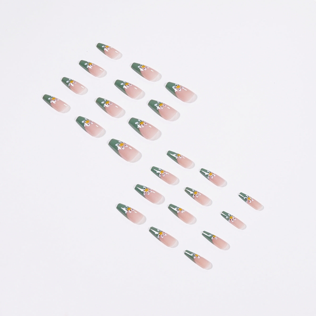 Kunstvolle Nagelkunst mit floralen Mustern Brehn