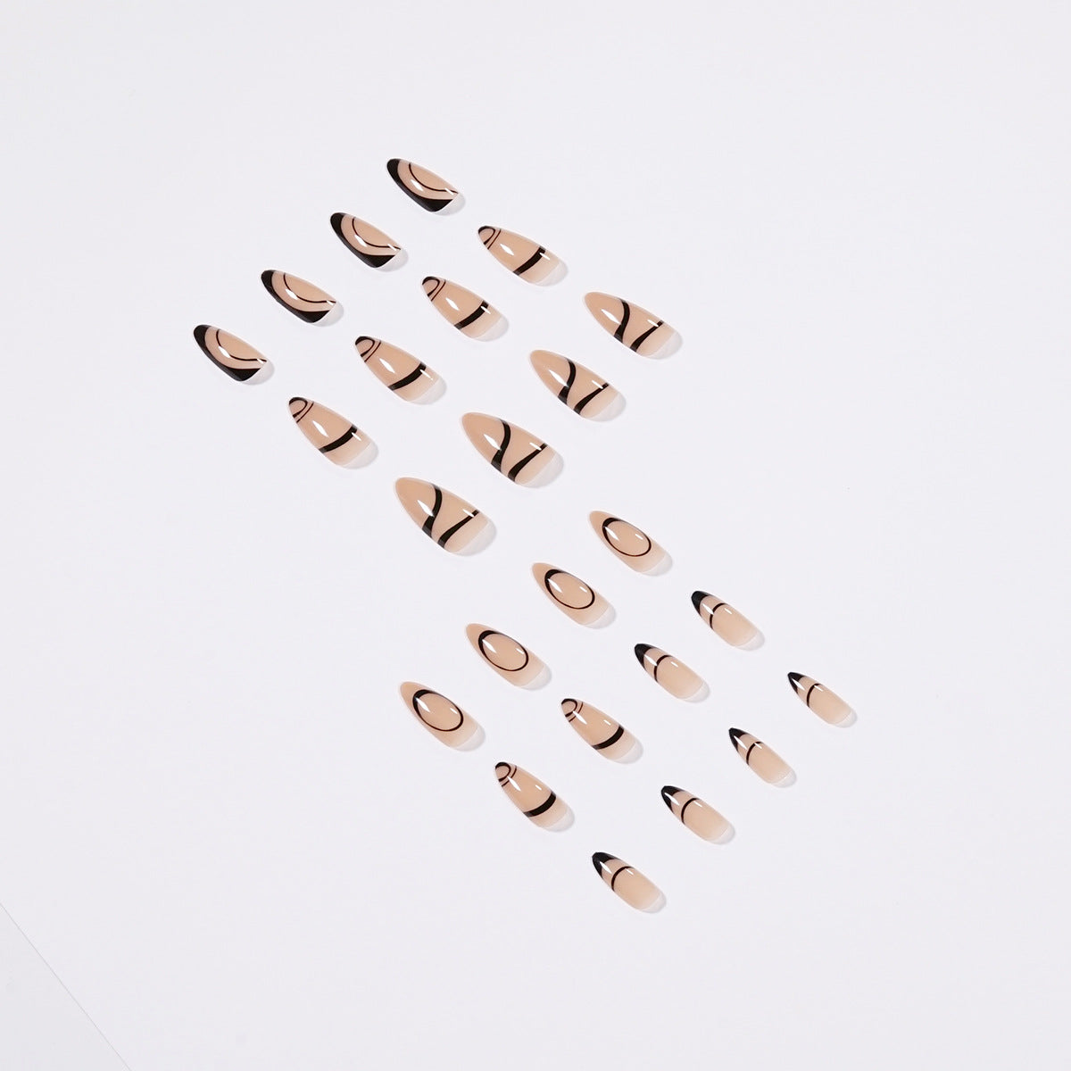 Kunstvolle Stiletto-Nägel mit geometrischen Akzenten Brehn
