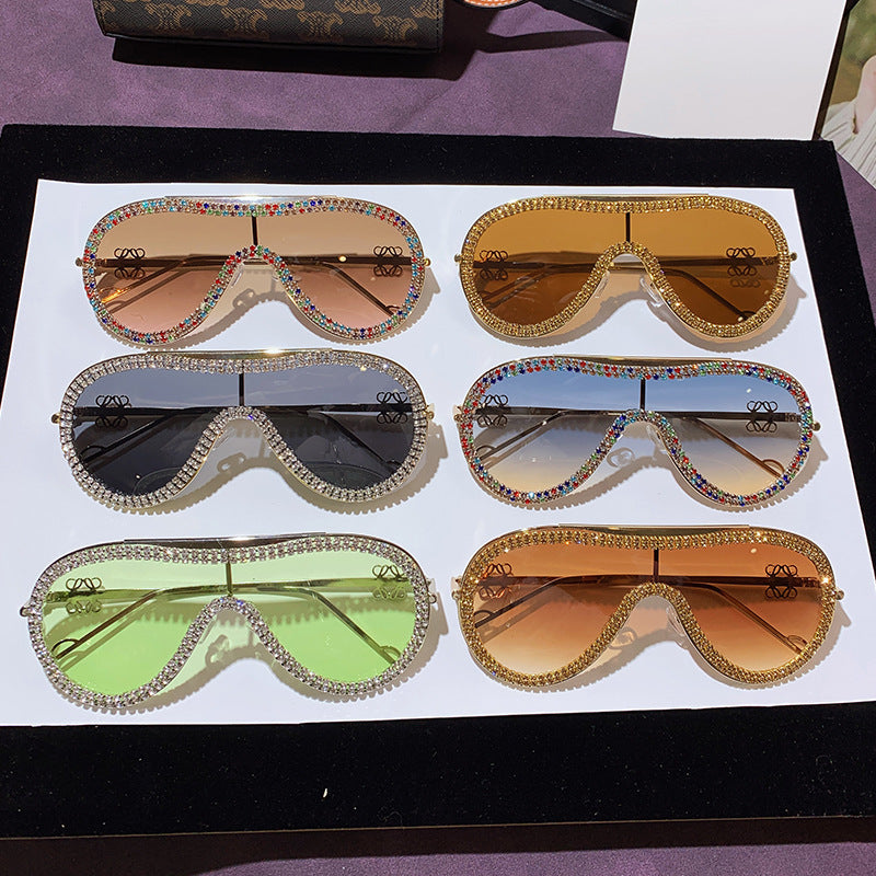 Damen Glamouröse Oversized-Sonnenbrille mit strassbesetzten Akzenten Brehn