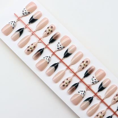 Künstlerisches Press-On Nagelset mit floralem Design