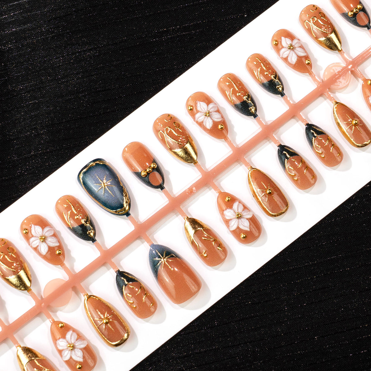 Künstlerische Press-On Nagelkunst Kollektion