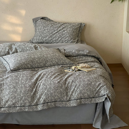 Bettbezug-Set aus Leinenoptik mit zartem Zweigprint, feiner Paspel und Überwurf