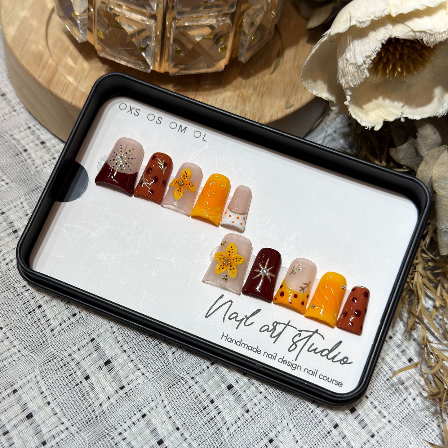 Handgemachtes Blumenausdrück-Nagelset Brehn