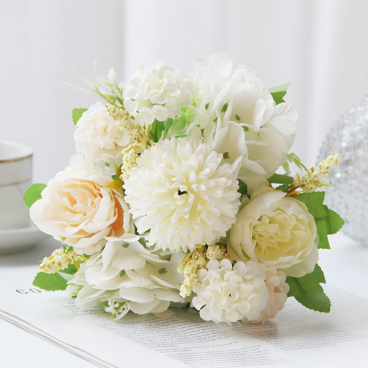 Realistischer künstlicher Blumenstrauß