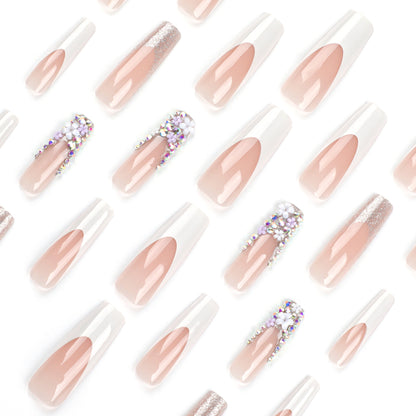 Kunstvolle Nagelverlängerungen mit Glitzer- und Blumendekor Brehn