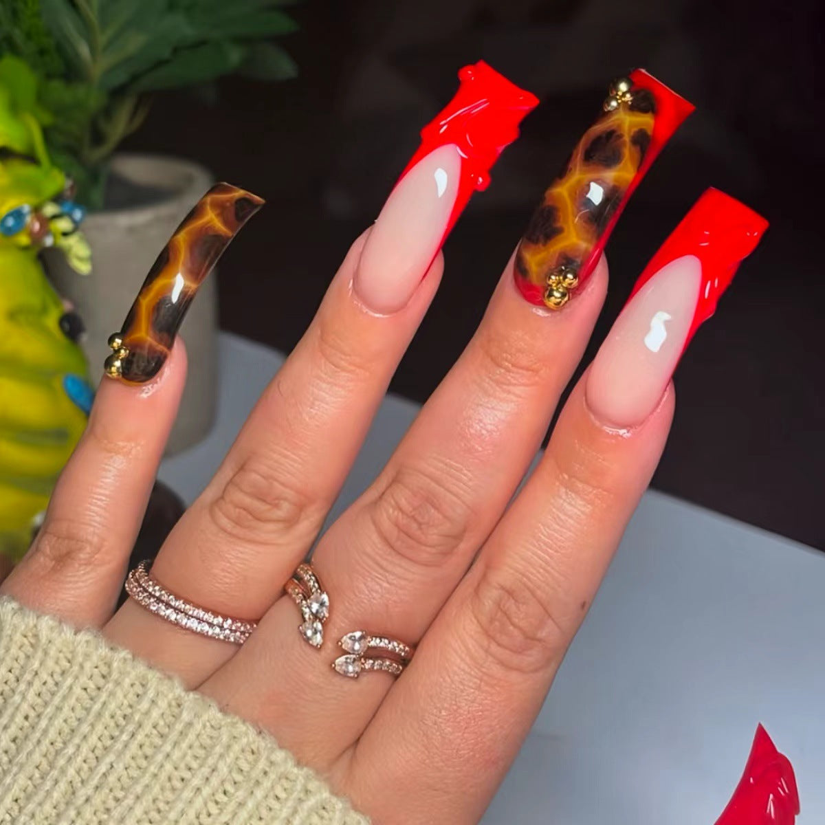 Künstlerische Übergroße Nagelverlängerungen Brehn