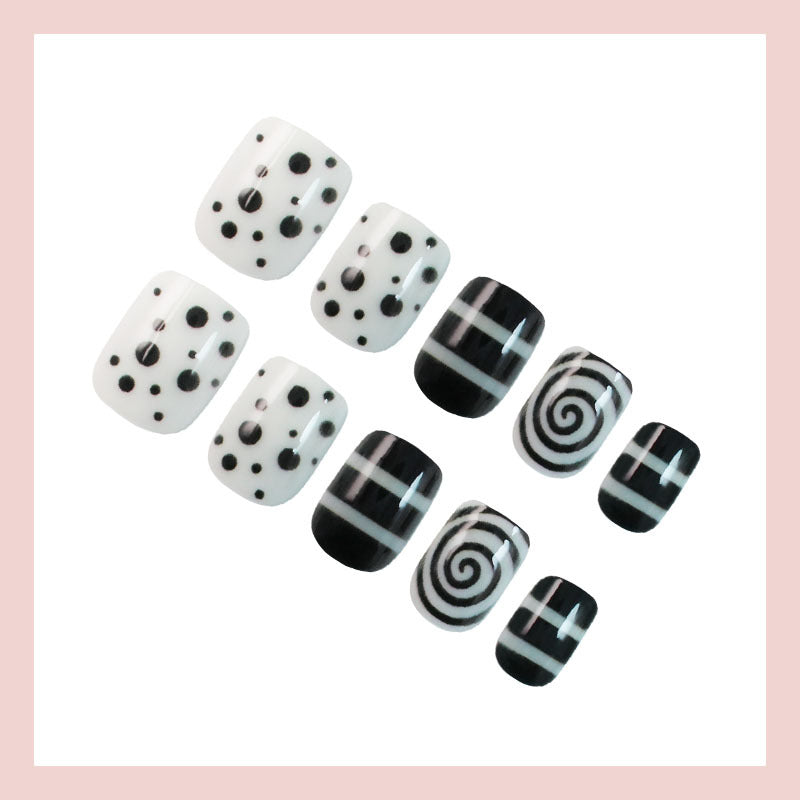 Kunstnagelset mit kreativen Schwarz-Weiß-Designs Brehn