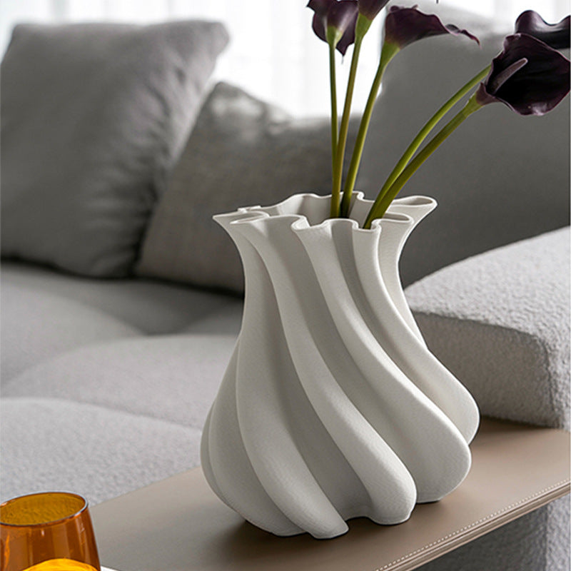 Künstlerische wellenförmige dekorative Vase