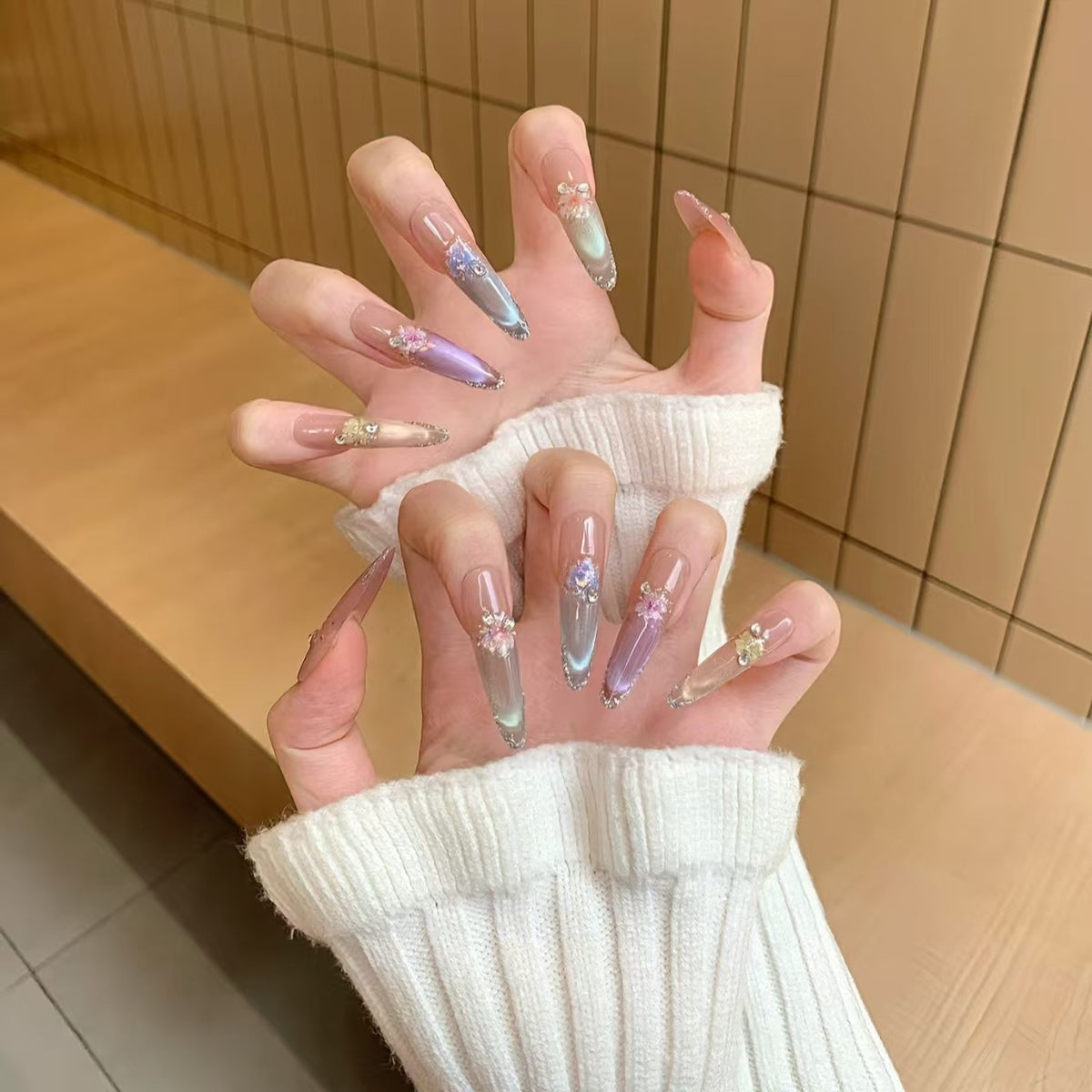 Elegante florale Stiletto-Nagelkunstverlängerungen