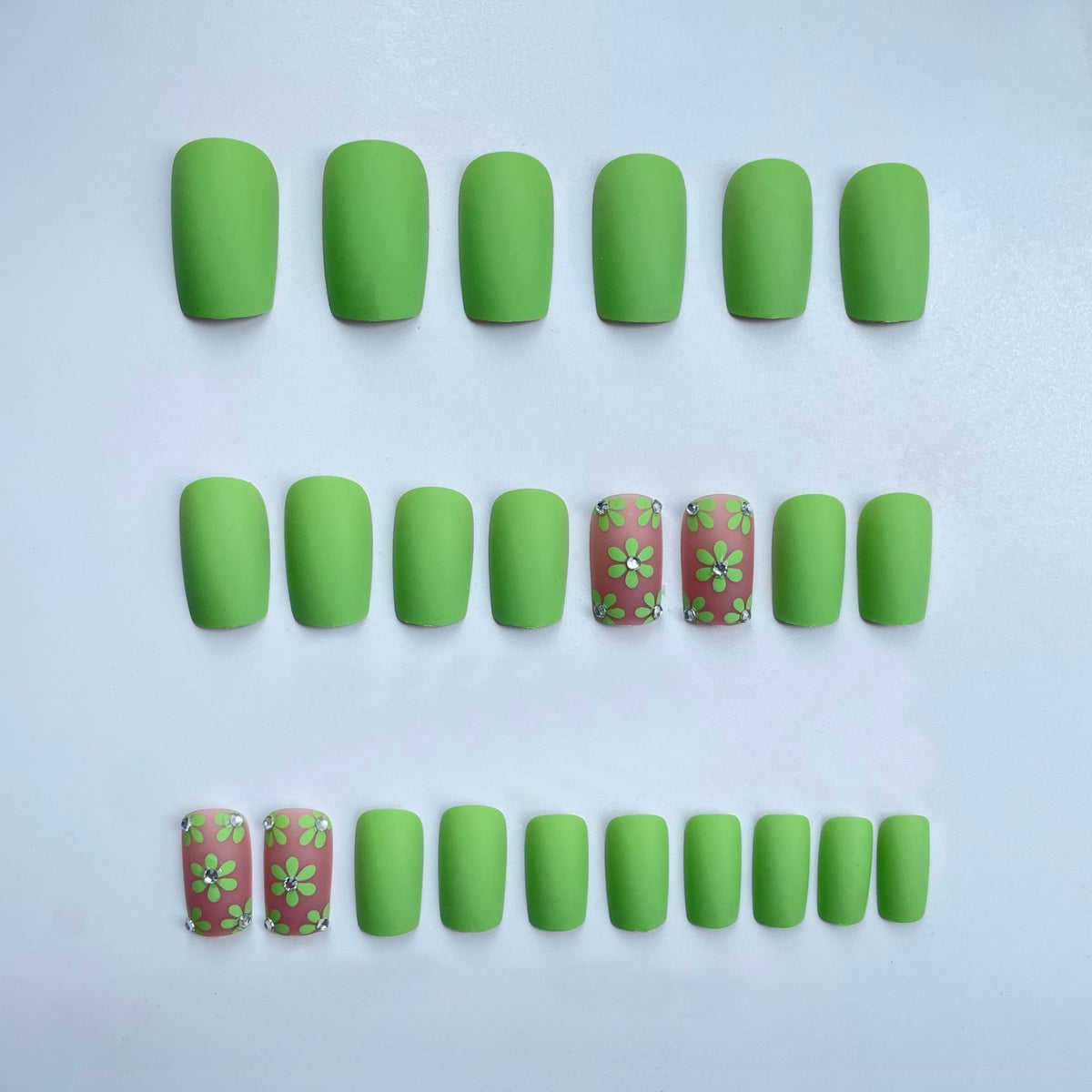 Florales Design Nagelverzierungen Brehn