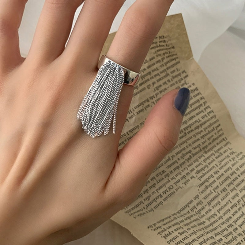 Stylischer Ring mit Filigranem Quastendesign Brehn