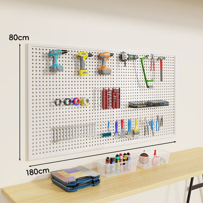 Wandmontierter Lochblech-Werkzeug-Pegboard-Organizer mit modularen Haken und Drahtkörben