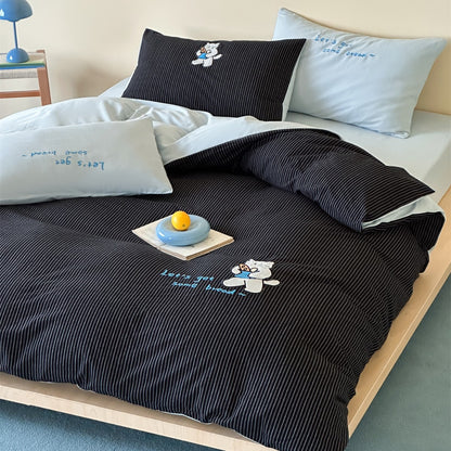 Umkehrbare gestreifte Baumwoll-Bettbezug-Set mit gesticktem Bärenapplikation und Kissenbezügen